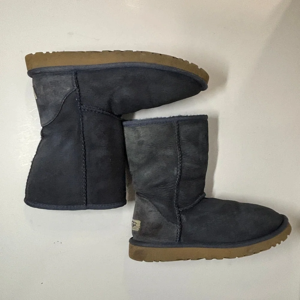 UGG Classic Short Boots Women Size 7 Navy Blue Suede Shearling 5825 Cozy‎